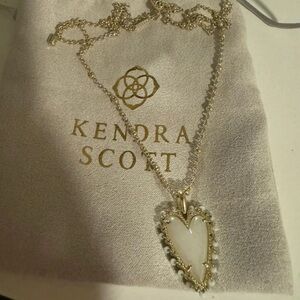 Kendra Scott necklace